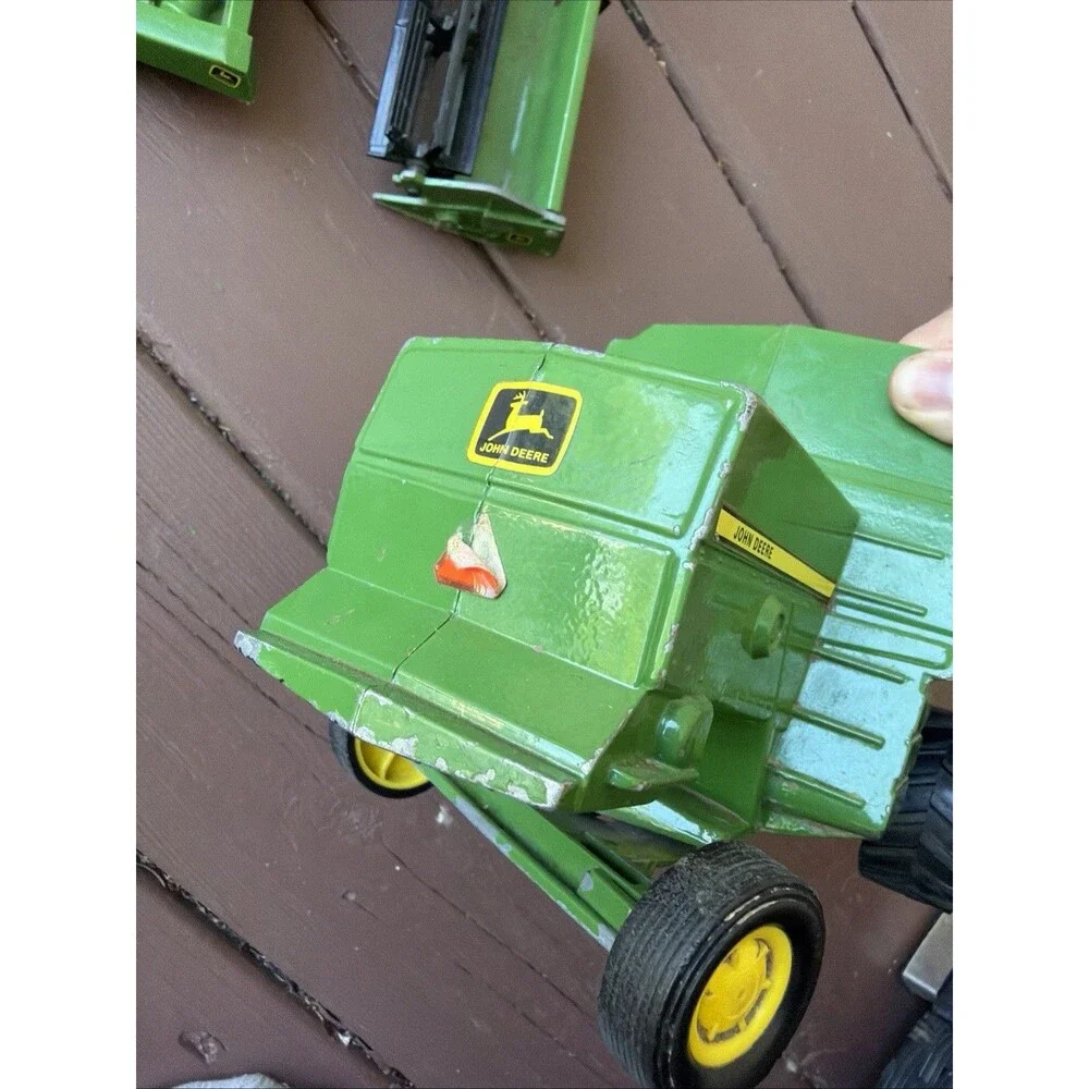 Vintage ERTL 1/24 John Deere Titan II Combine ~ Corn & Grain Heads